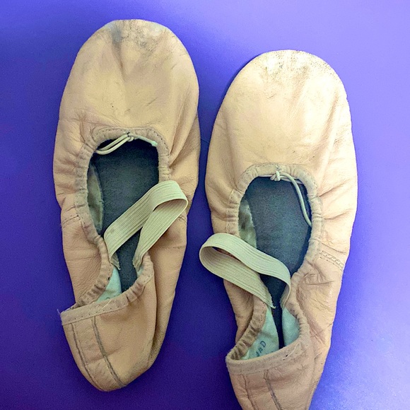 Ballet shoes - Picture 1 of 2